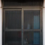 retractable flyscreen entrance